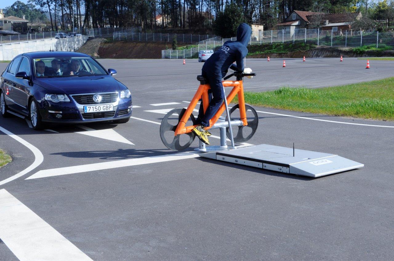 Demostración de sistema inteligente de detección en la pista del CTAG durante la inauguración — Mundinova comunicación tecnológica Galicia