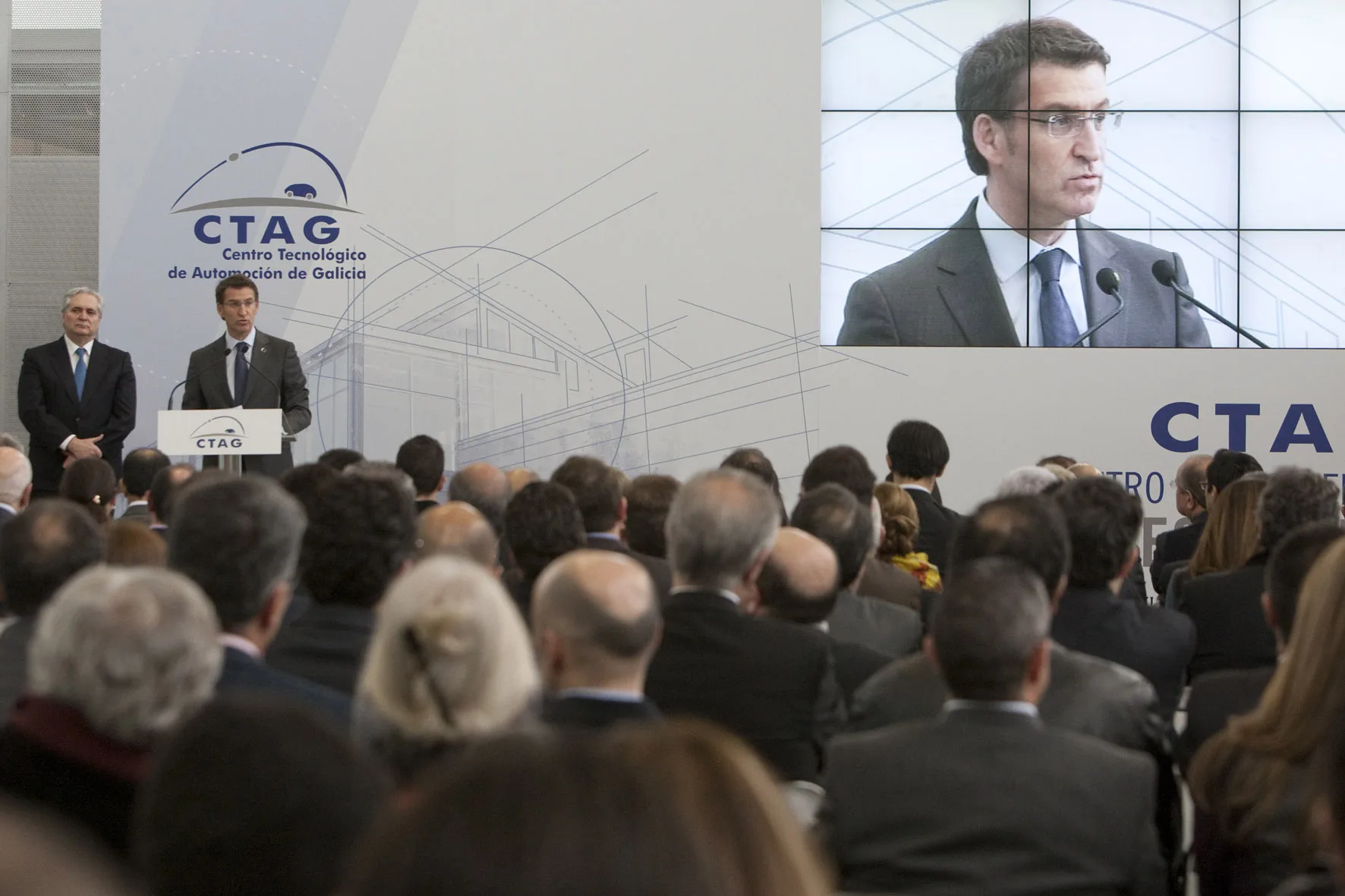 Alberto Núñez Feijóo, Antonio Santos y responsables del CTAG en la inauguración: protocolo y comunicación institucional MundiNova